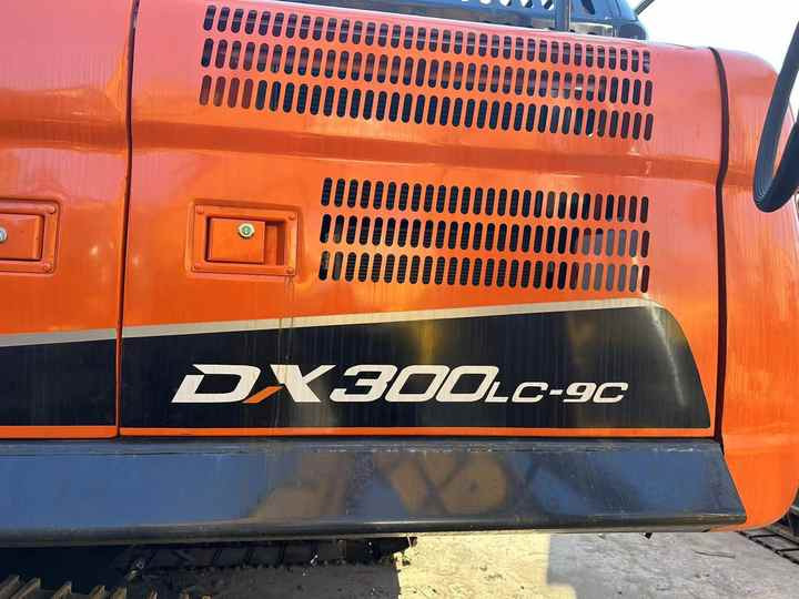 Used Digger DOOSAN DX300 Construction Machinery Construction Digger Used DOOSAN DX300 Cheap Excavator - Crawler excavator: picture 2 Used Digger DOOSAN DX300 Construction Machinery Construction Digger Used DOOSAN DX300 Cheap Excavator - Crawler excavator: picture 2