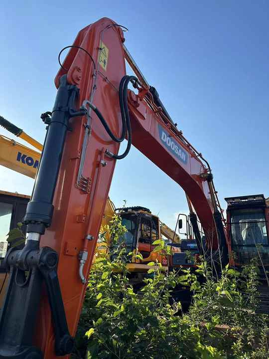 Used Digger DOOSAN DX300 Construction Machinery Construction Digger Used DOOSAN DX300 Cheap Excavator - Crawler excavator: picture 5 Used Digger DOOSAN DX300 Construction Machinery Construction Digger Used DOOSAN DX300 Cheap Excavator - Crawler excavator: picture 5