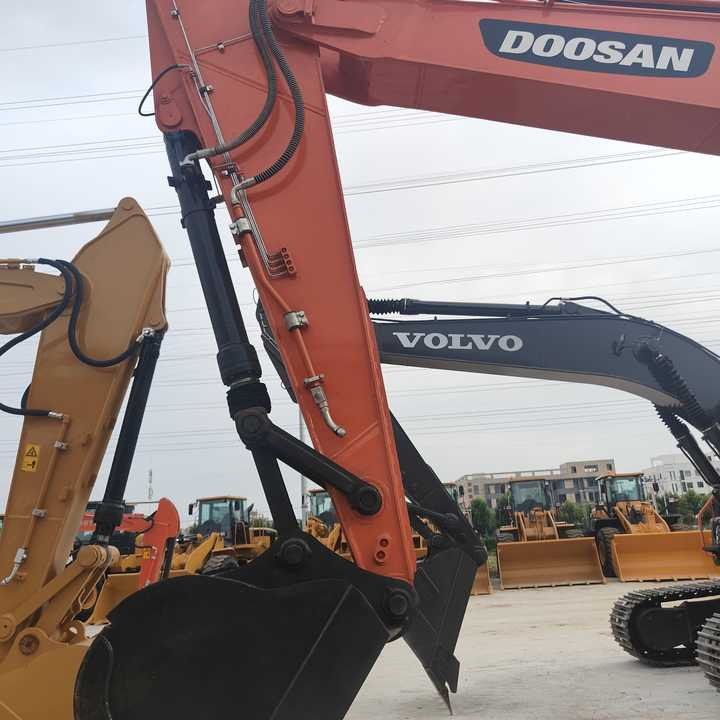 Used Digger DOOSAN DX300 Construction Machinery Construction Digger Used DOOSAN DX300 Cheap Excavator - Crawler excavator: picture 5 Used Digger DOOSAN DX300 Construction Machinery Construction Digger Used DOOSAN DX300 Cheap Excavator - Crawler excavator: picture 5