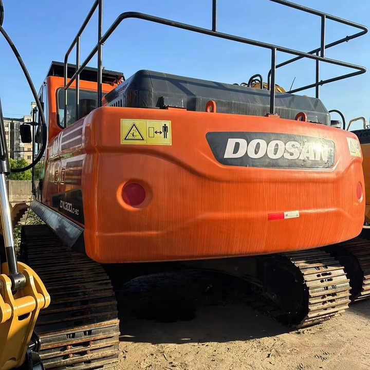 Used Digger DOOSAN DX300 Construction Machinery Construction Digger Used DOOSAN DX300 Cheap Excavator - Crawler excavator: picture 3 Used Digger DOOSAN DX300 Construction Machinery Construction Digger Used DOOSAN DX300 Cheap Excavator - Crawler excavator: picture 3