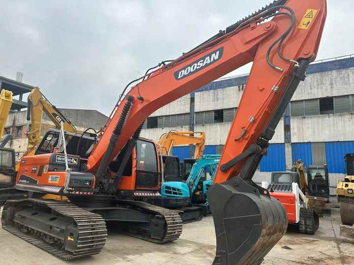 Used Excavator Doosan DX225LC-9 Excavators Mini Equipment Earth Moving Machinery Doosan Digger Excavator for Sale - Crawler excavator: picture 2 Used Excavator Doosan DX225LC-9 Excavators Mini Equipment Earth Moving Machinery Doosan Digger Excavator for Sale - Crawler excavator: picture 2