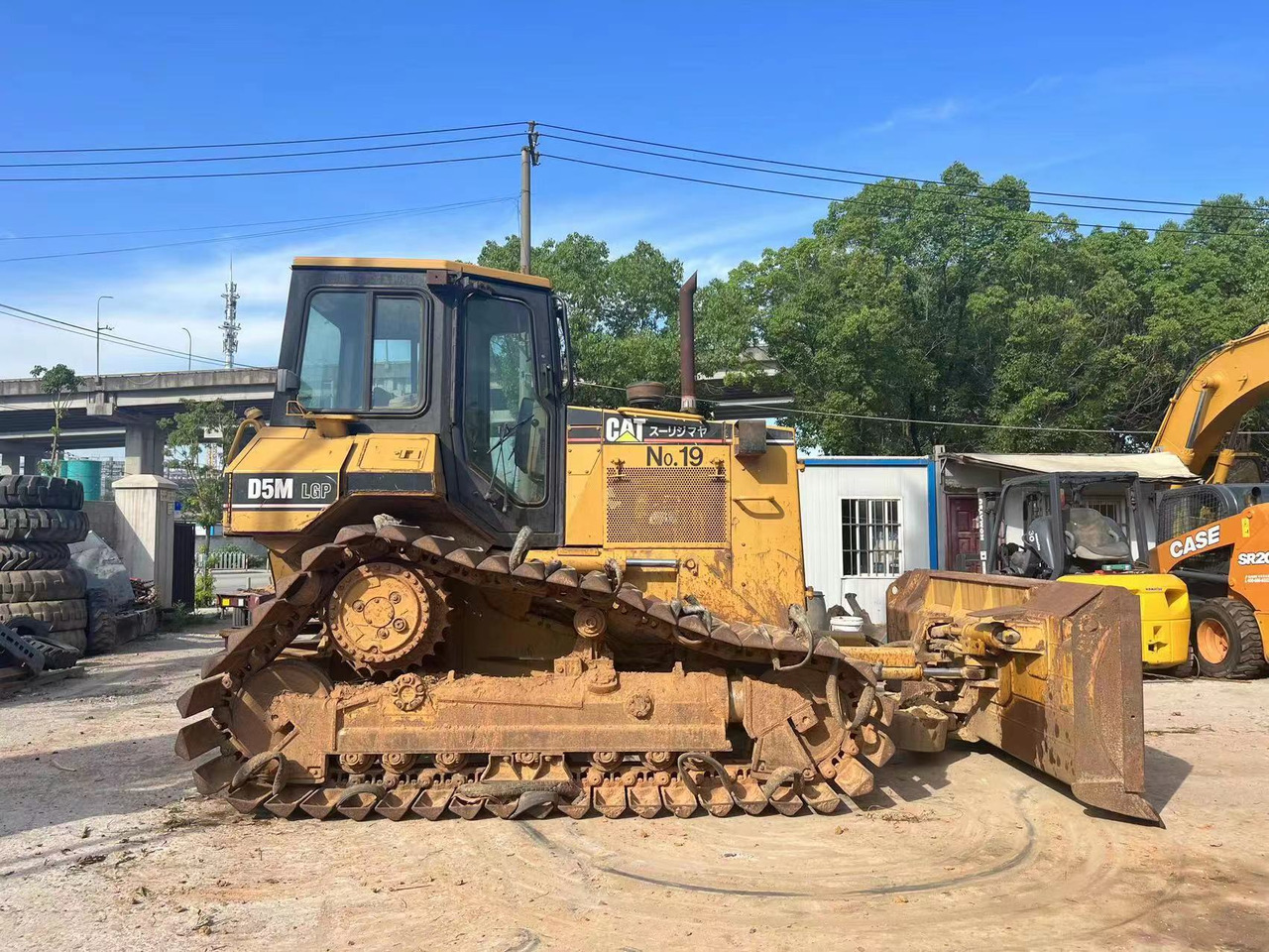 CATERPILLAR D5M - Bulldozer: picture 2 CATERPILLAR D5M - Bulldozer: picture 2