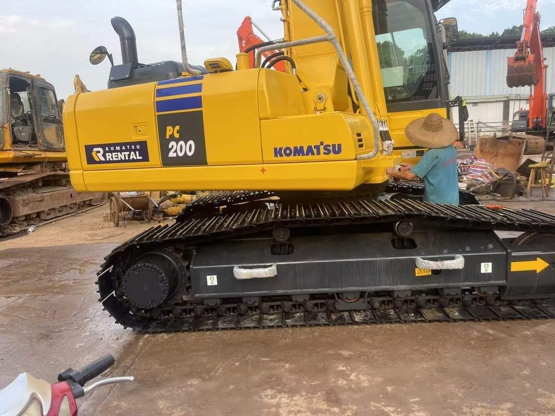 KOMATSU PC200-8 - Crawler excavator: picture 4 KOMATSU PC200-8 - Crawler excavator: picture 4