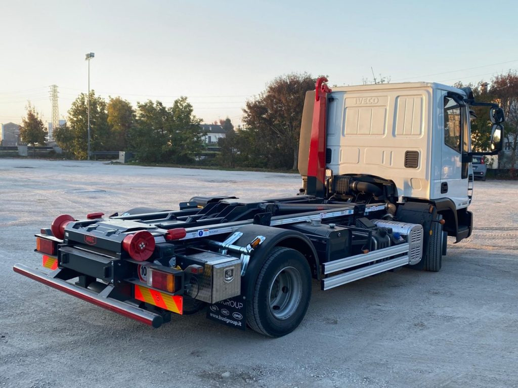 Hook lift truck IVECO EUROCARGO 80 E18 CON IMPIANTO SCARRABILE NUO: picture 8 Hook lift truck IVECO EUROCARGO 80 E18 CON IMPIANTO SCARRABILE NUO: picture 8