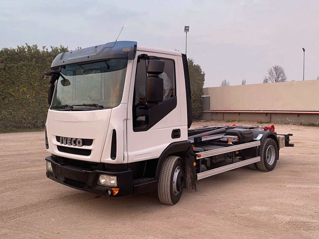 Hook lift truck IVECO EUROCARGO 80 E18 CON IMPIANTO SCARRABILE NUO: picture 14 Hook lift truck IVECO EUROCARGO 80 E18 CON IMPIANTO SCARRABILE NUO: picture 14