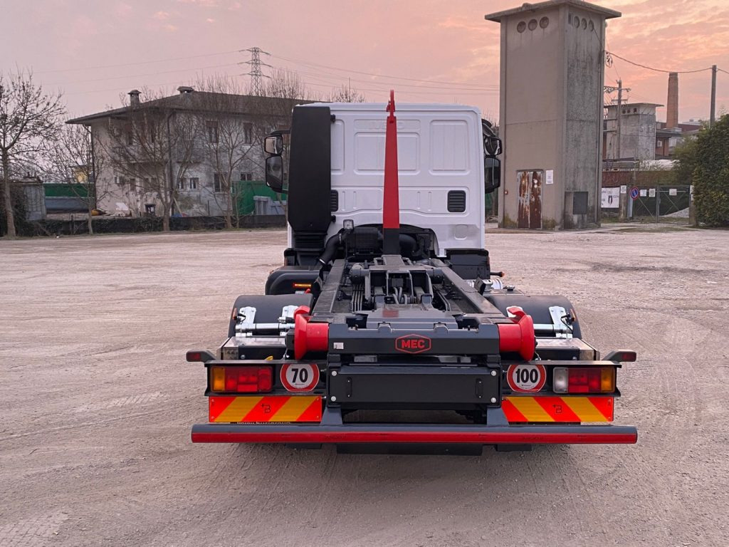 Hook lift truck IVECO EUROCARGO 80 E18 CON IMPIANTO SCARRABILE NUO: picture 16 Hook lift truck IVECO EUROCARGO 80 E18 CON IMPIANTO SCARRABILE NUO: picture 16