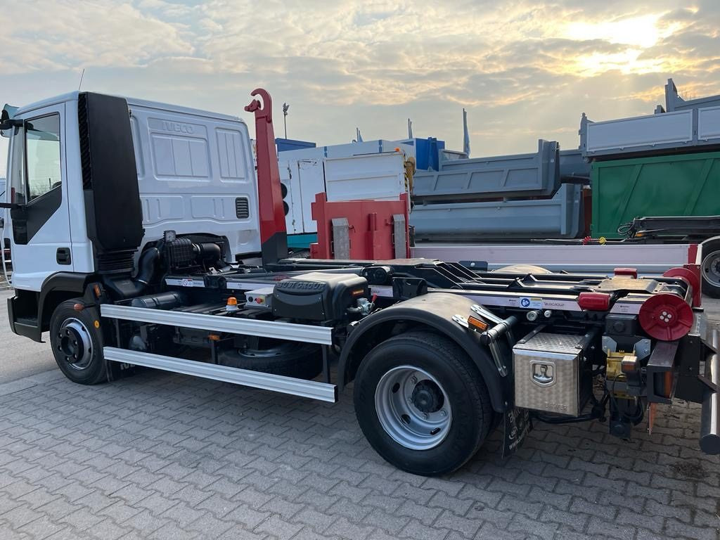 Hook lift truck IVECO EUROCARGO 80 E18 CON IMPIANTO SCARRABILE NUO: picture 11 Hook lift truck IVECO EUROCARGO 80 E18 CON IMPIANTO SCARRABILE NUO: picture 11