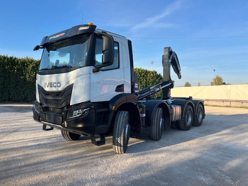 IVECO TRAKKER T-WAY AD500 NUOVO SCARRABILE - Hook lift truck: picture 2 IVECO TRAKKER T-WAY AD500 NUOVO SCARRABILE - Hook lift truck: picture 2
