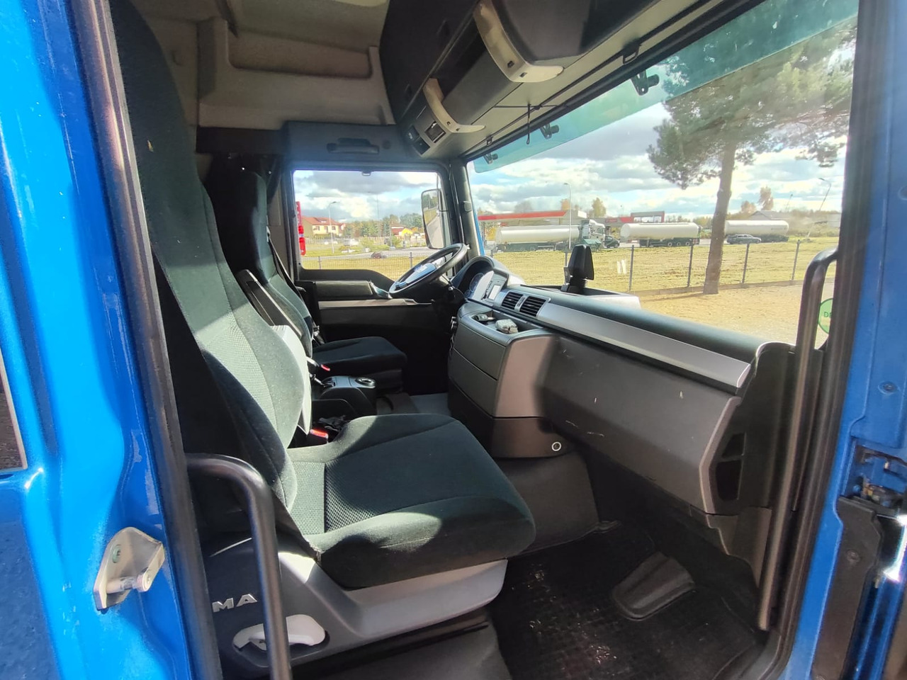 Autotransporter truck for transportation of heavy machinery MAN TGL: picture 21 Autotransporter truck for transportation of heavy machinery MAN TGL: picture 21