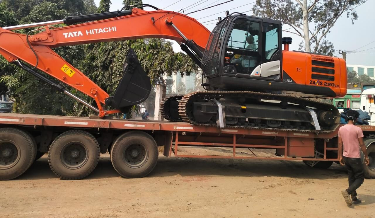 New Hitachi ZX220 LC tracked excavator - Crawler excavator: picture 4 New Hitachi ZX220 LC tracked excavator - Crawler excavator: picture 4