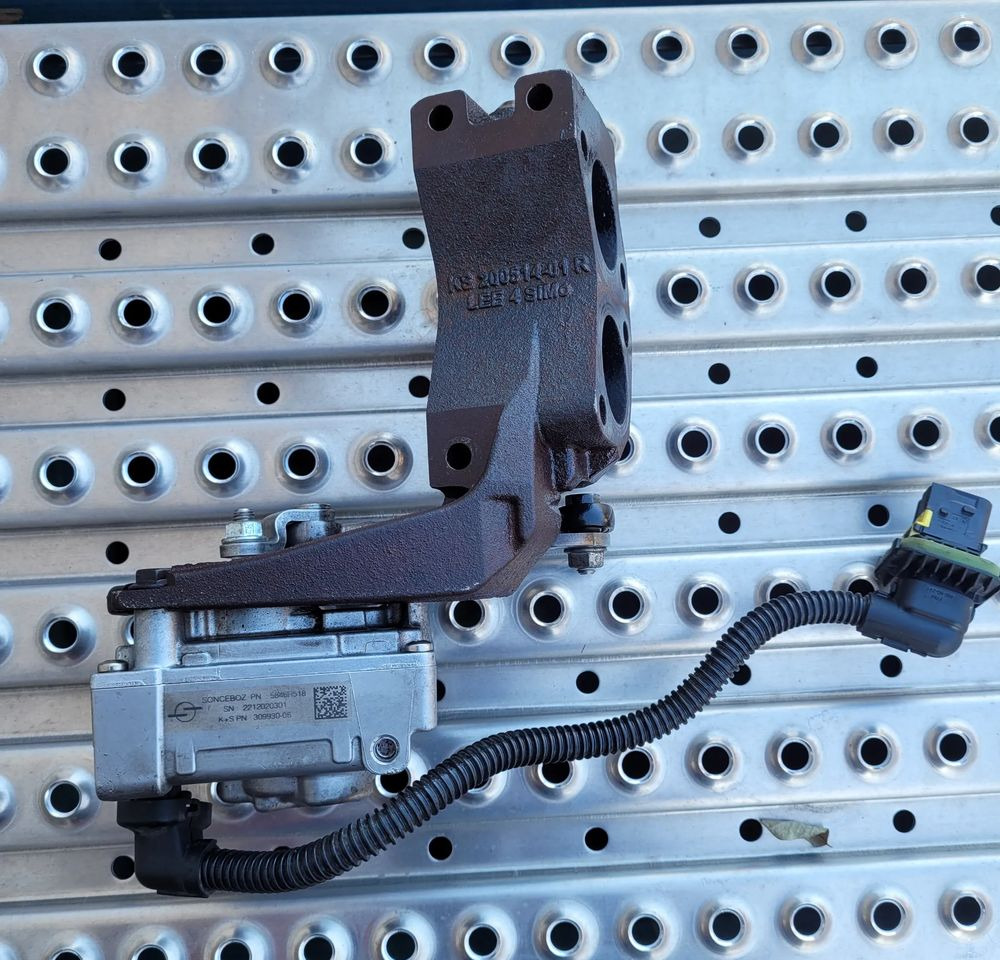 EGR PRZEPUSTNICA MAN TGX TGS NM KS200514-01R SPRAWNY CHWALIM116 - EGR cooler for Truck: picture 1 EGR PRZEPUSTNICA MAN TGX TGS NM KS200514-01R SPRAWNY CHWALIM116 - EGR cooler for Truck: picture 1