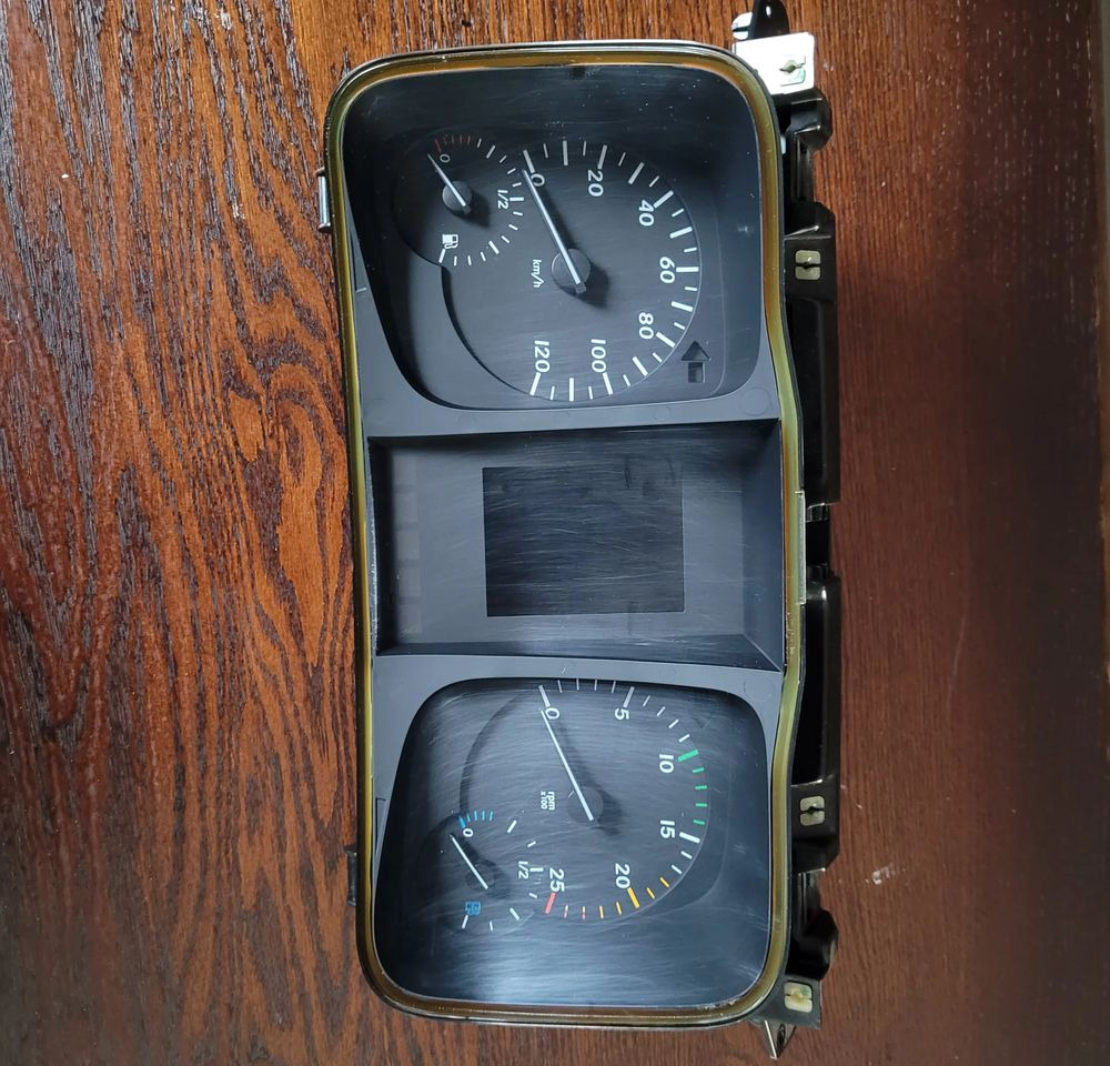 LICZNIK MERCEDES ACTROS MP4 A008 446 88 21 - Dashboard for Truck: picture 1 LICZNIK MERCEDES ACTROS MP4 A008 446 88 21 - Dashboard for Truck: picture 1