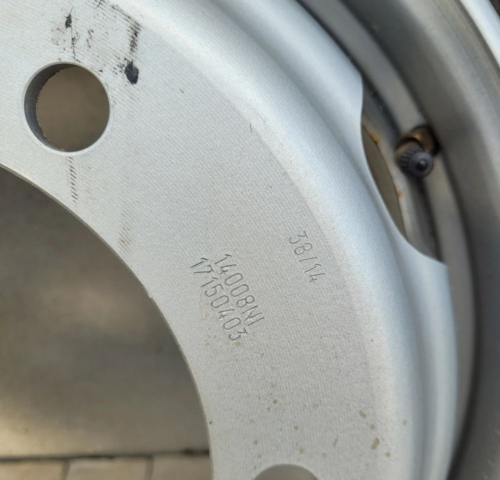 ZAPAS KOLO MIDLUM D 205/75 R17.5 LSR1+ CONTINENTAL - Wheel and tire package for Truck: picture 3 ZAPAS KOLO MIDLUM D 205/75 R17.5 LSR1+ CONTINENTAL - Wheel and tire package for Truck: picture 3