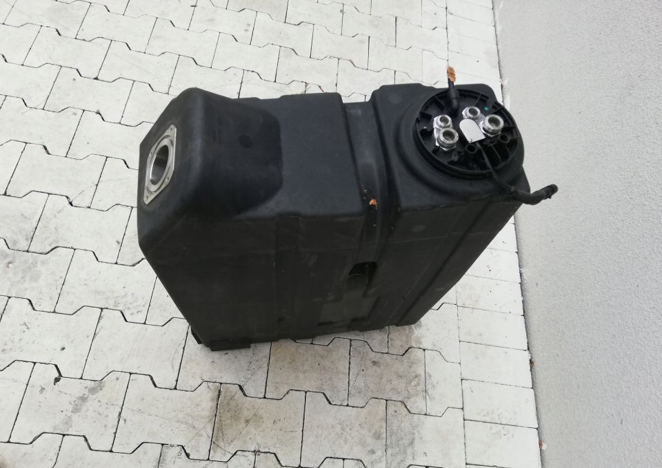 ZBIORNIK AD BLUE STRALIS TRAKKER 5802042671 - AdBlue tank for Truck: picture 3 ZBIORNIK AD BLUE STRALIS TRAKKER 5802042671 - AdBlue tank for Truck: picture 3