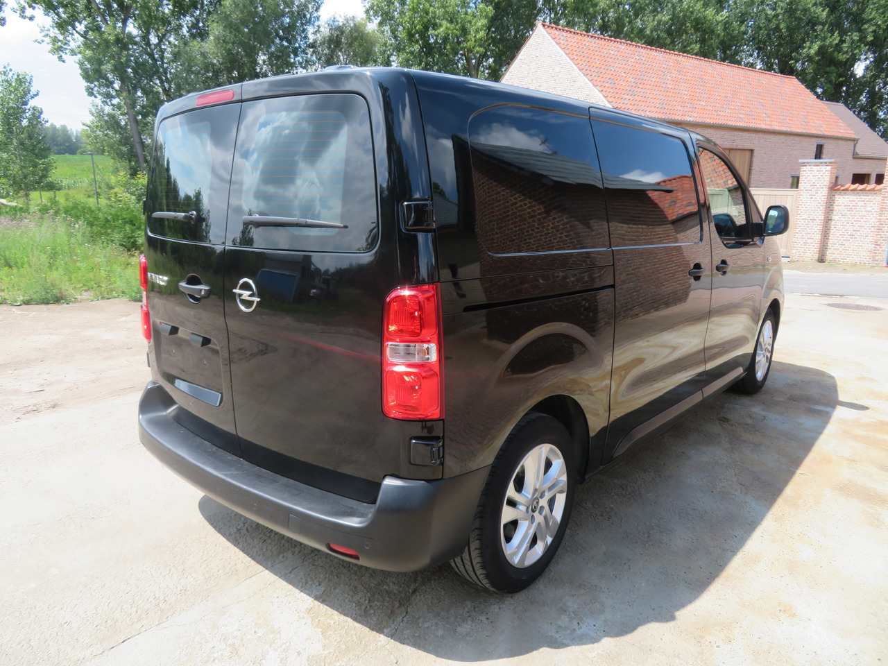 Lease a OPEL Vivaro Edition 2.0 Turbo - L2H1 OPEL Vivaro Edition 2.0 Turbo - L2H1: picture 7