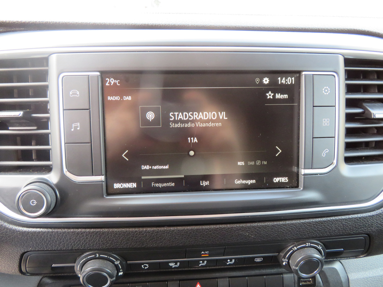Lease a OPEL Vivaro Edition 2.0 Turbo - L2H1 OPEL Vivaro Edition 2.0 Turbo - L2H1: picture 13