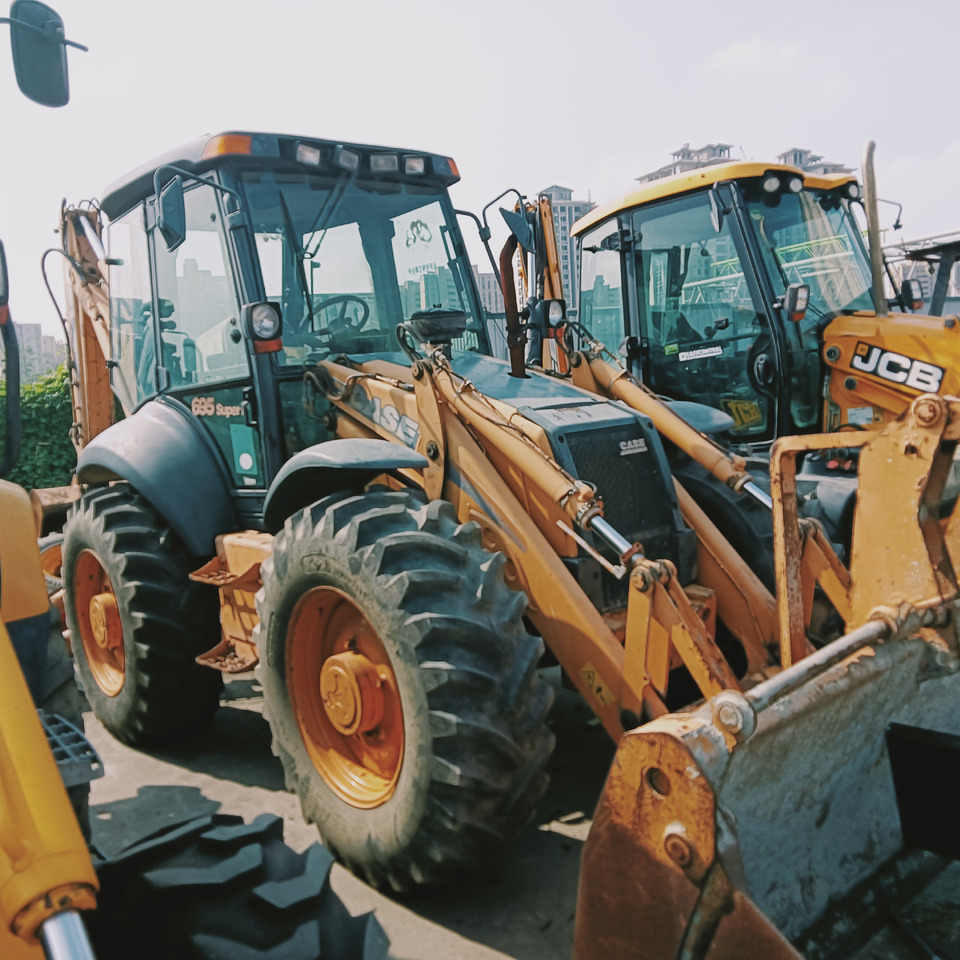 CASE 695 - Backhoe loader: picture 1 CASE 695 - Backhoe loader: picture 1