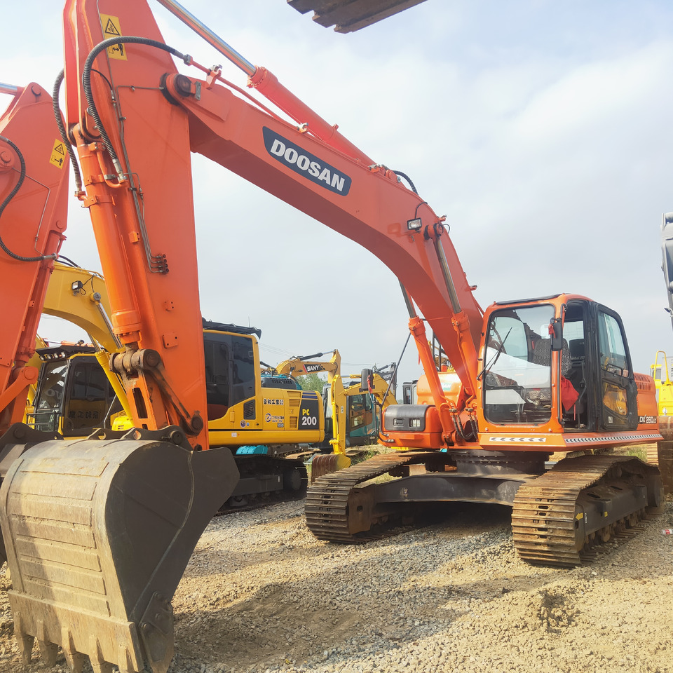 DX260LC - Crawler excavator: picture 2 DX260LC - Crawler excavator: picture 2