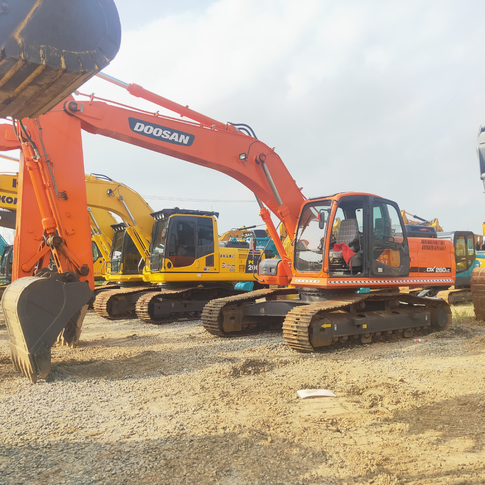 DX260LC - Crawler excavator: picture 1 DX260LC - Crawler excavator: picture 1