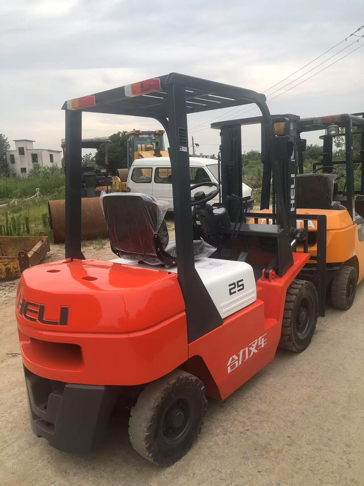 HELI 2.5 ton Fork lift Click for Discount - Diesel forklift: picture 2 HELI 2.5 ton Fork lift Click for Discount - Diesel forklift: picture 2