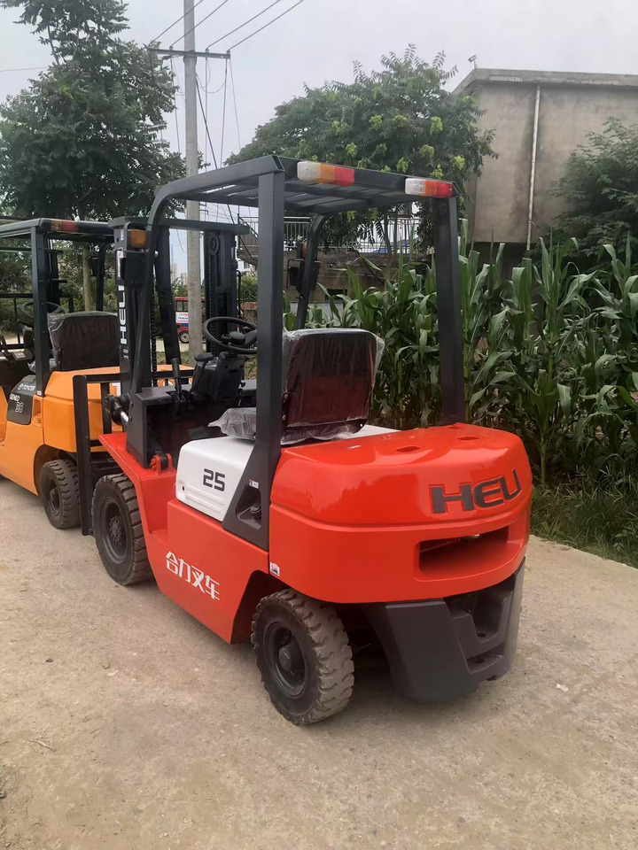 HELI 2.5 ton Fork lift Click for Discount - Diesel forklift: picture 4 HELI 2.5 ton Fork lift Click for Discount - Diesel forklift: picture 4