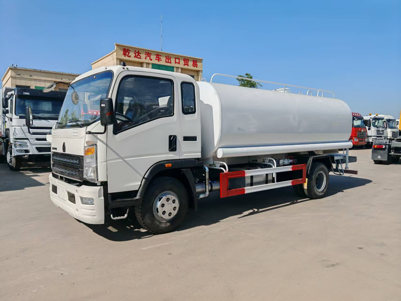 Howo Water Tanker Click for Discount - Water pump: picture 5 Howo Water Tanker Click for Discount - Water pump: picture 5