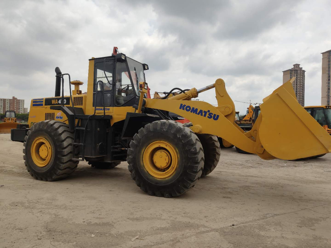 KOMATSU WA470-3 Wheel Loader Click for Discount - Wheel loader: picture 3 KOMATSU WA470-3 Wheel Loader Click for Discount - Wheel loader: picture 3