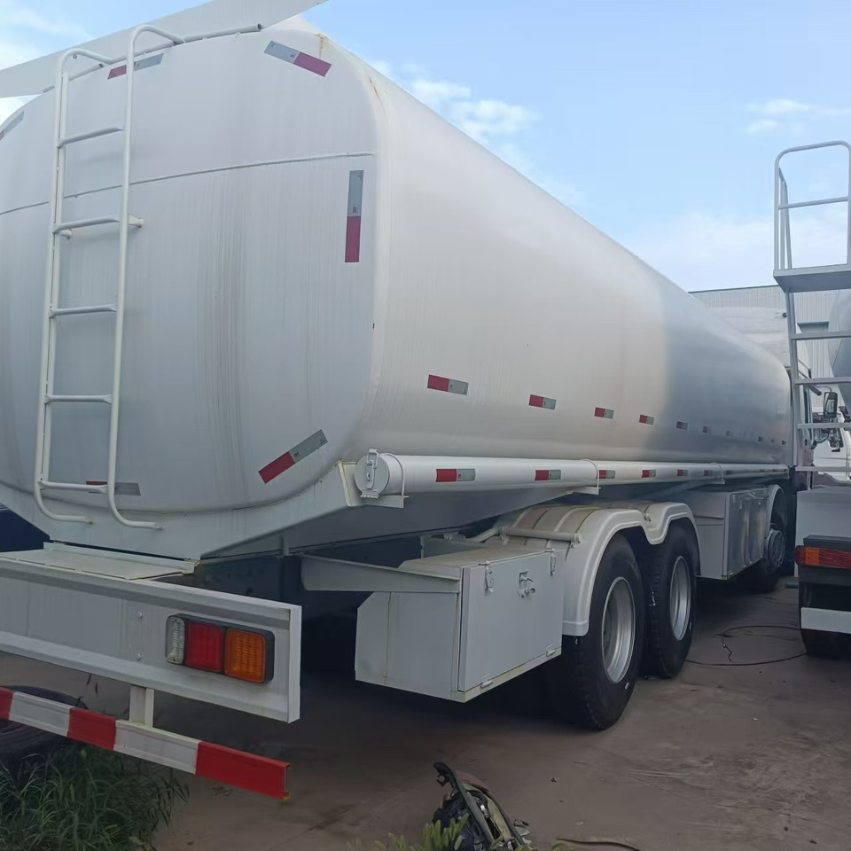 SINOTRUK Howo 371 Fuel Tanker Click Here For  DISCOUNT - Tank truck: picture 1 SINOTRUK Howo 371 Fuel Tanker Click Here For  DISCOUNT - Tank truck: picture 1