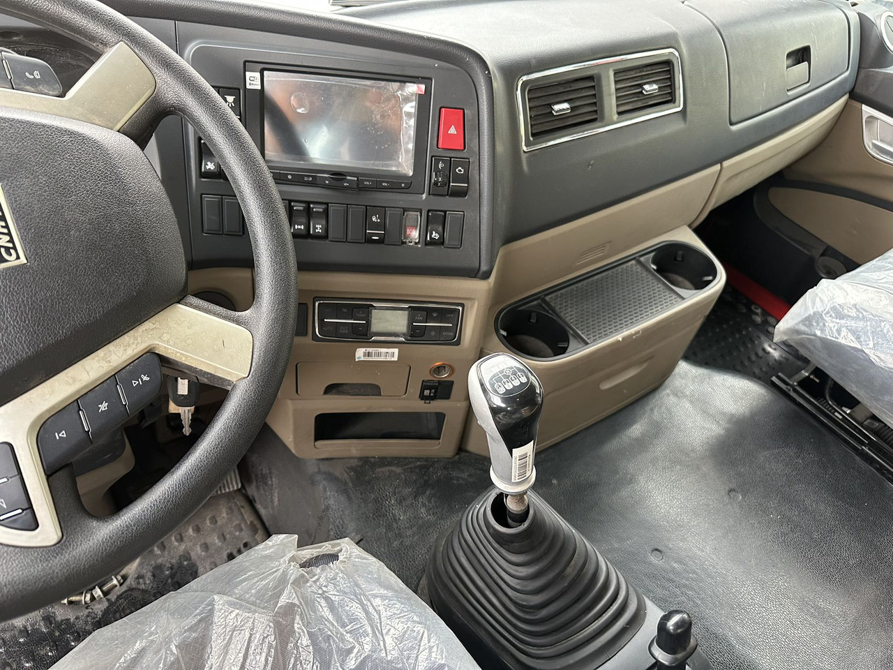 HOWO Haohan N7W 6✖4 - Tractor unit: picture 5 HOWO Haohan N7W 6✖4 - Tractor unit: picture 5