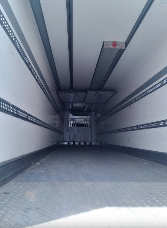Semi-remorque 3 Essieux FRIGO 38 TONNES HAYON CAISSE CHEREAU GROUPE CARRIER VECTOR HE 19 MT - Refrigerator semi-trailer: picture 4 Semi-remorque 3 Essieux FRIGO 38 TONNES HAYON CAISSE CHEREAU GROUPE CARRIER VECTOR HE 19 MT - Refrigerator semi-trailer: picture 4