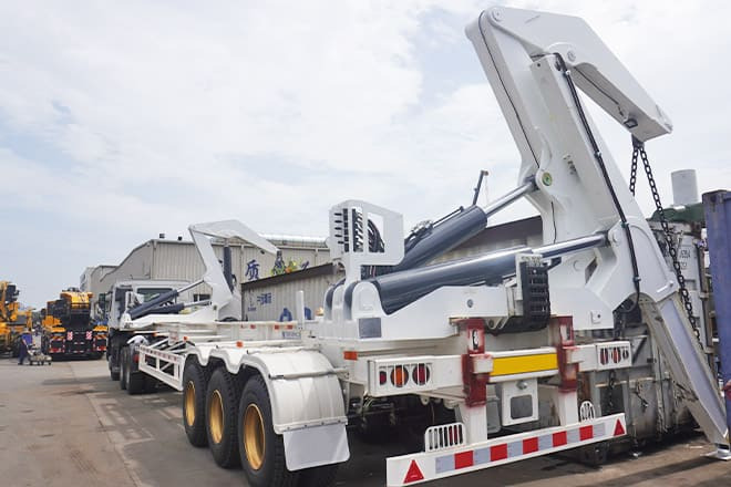 China Container Side Loader Price for Sale in Ghana - Container transporter/ Swap body semi-trailer: picture 3 China Container Side Loader Price for Sale in Ghana - Container transporter/ Swap body semi-trailer: picture 3