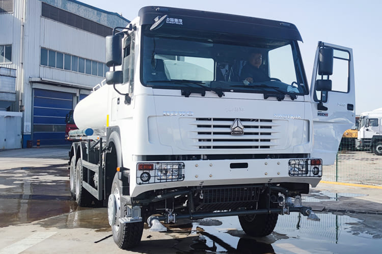 SINOTRUK Sinotruk Water Tanker Truck for Sale in Jamaica - Tank truck: picture 1 SINOTRUK Sinotruk Water Tanker Truck for Sale in Jamaica - Tank truck: picture 1