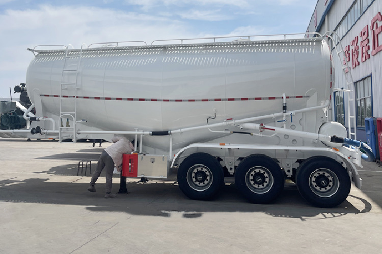 TITAN Powder Tanker for Sale in Nigeria - Tank semi-trailer: picture 3 TITAN Powder Tanker for Sale in Nigeria - Tank semi-trailer: picture 3