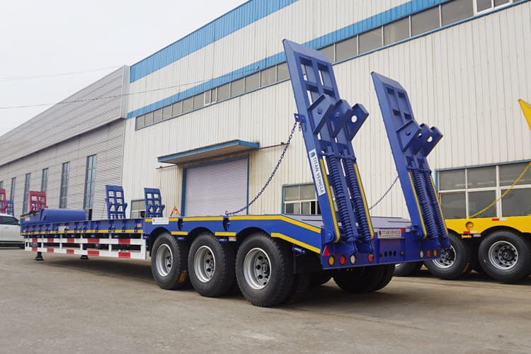 TITAN Tri Axle Low Loader Trailer for Sale in Mali - Low loader semi-trailer: picture 2 TITAN Tri Axle Low Loader Trailer for Sale in Mali - Low loader semi-trailer: picture 2