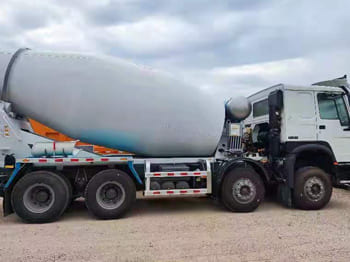 SINOTRUK Concrete Truck for Sale in Mali - Truck: picture 2 SINOTRUK Concrete Truck for Sale in Mali - Truck: picture 2