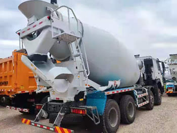 SINOTRUK Concrete Truck for Sale in Mali - Truck: picture 3 SINOTRUK Concrete Truck for Sale in Mali - Truck: picture 3