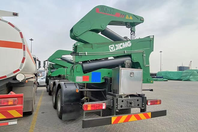 XCMG 20Ft Container Side Loader Truck for Sale in Tanzania - Container transporter/ Swap body truck: picture 3 XCMG 20Ft Container Side Loader Truck for Sale in Tanzania - Container transporter/ Swap body truck: picture 3