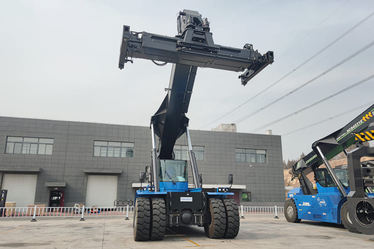 XCMG Reach Stacker Container Handler for sale in Malawi - Container handler: picture 3 XCMG Reach Stacker Container Handler for sale in Malawi - Container handler: picture 3