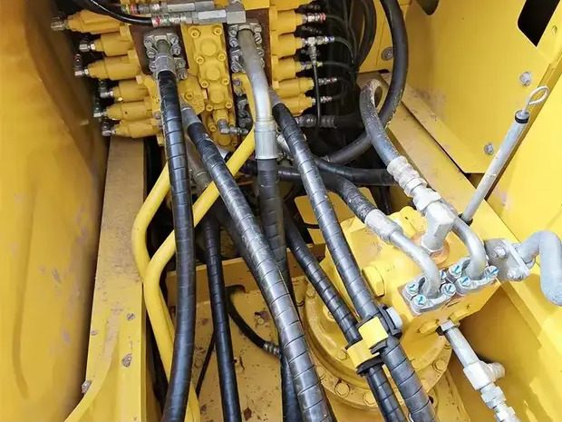 Crawler excavator 2022 Komatsu PC220: picture 10