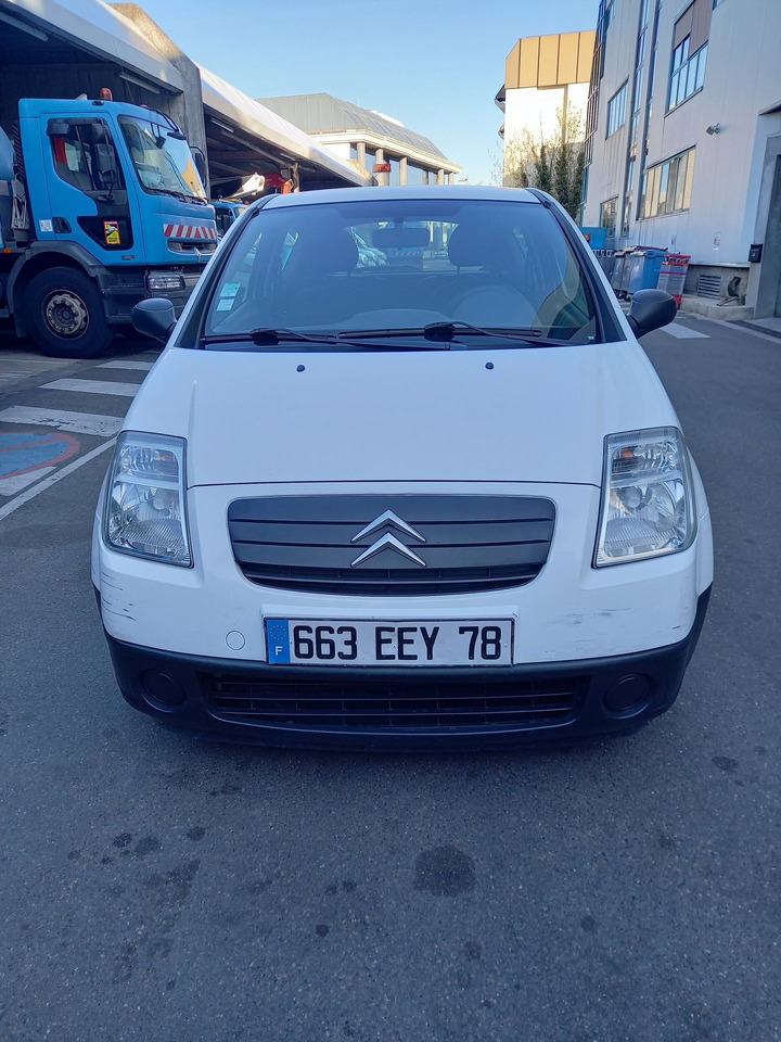CITROEN C2 -Berline commerciale essence - 3 portes - 2 places - autoradio - BV 5 - 4CV - Carrosserie : Légères griffes sur bas de caisse côté droit (Voir photo) - Leger décalage aile avant gauche (Vo - Car: picture 1 CITROEN C2 -Berline commerciale essence - 3 portes - 2 places - autoradio - BV 5 - 4CV - Carrosserie : Légères griffes sur bas de caisse côté droit (Voir photo) - Leger décalage aile avant gauche (Vo - Car: picture 1