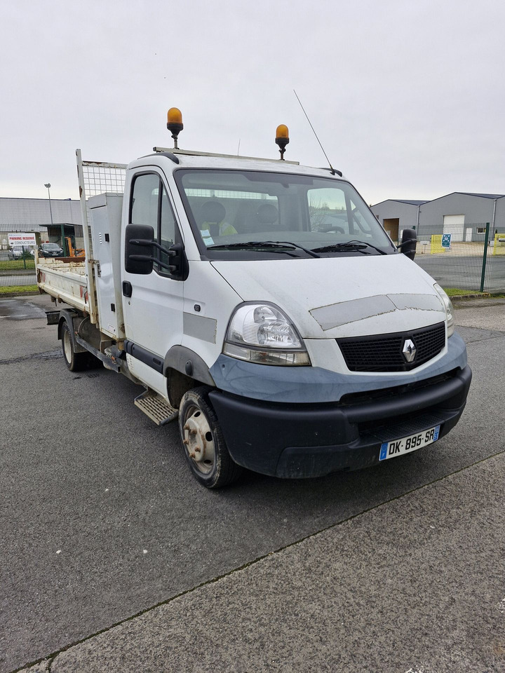 Renault Mascott 3.5T- (Disponible à compter du 24/11/2025) 3 places avec benne basculante hydraulique. BEG. Vendu sans CT. Véhicule roulant. Entretien régulier. Arrêté début 2025 pour souci passage d - Tipper van: picture 1 Renault Mascott 3.5T- (Disponible à compter du 24/11/2025) 3 places avec benne basculante hydraulique. BEG. Vendu sans CT. Véhicule roulant. Entretien régulier. Arrêté début 2025 pour souci passage d - Tipper van: picture 1