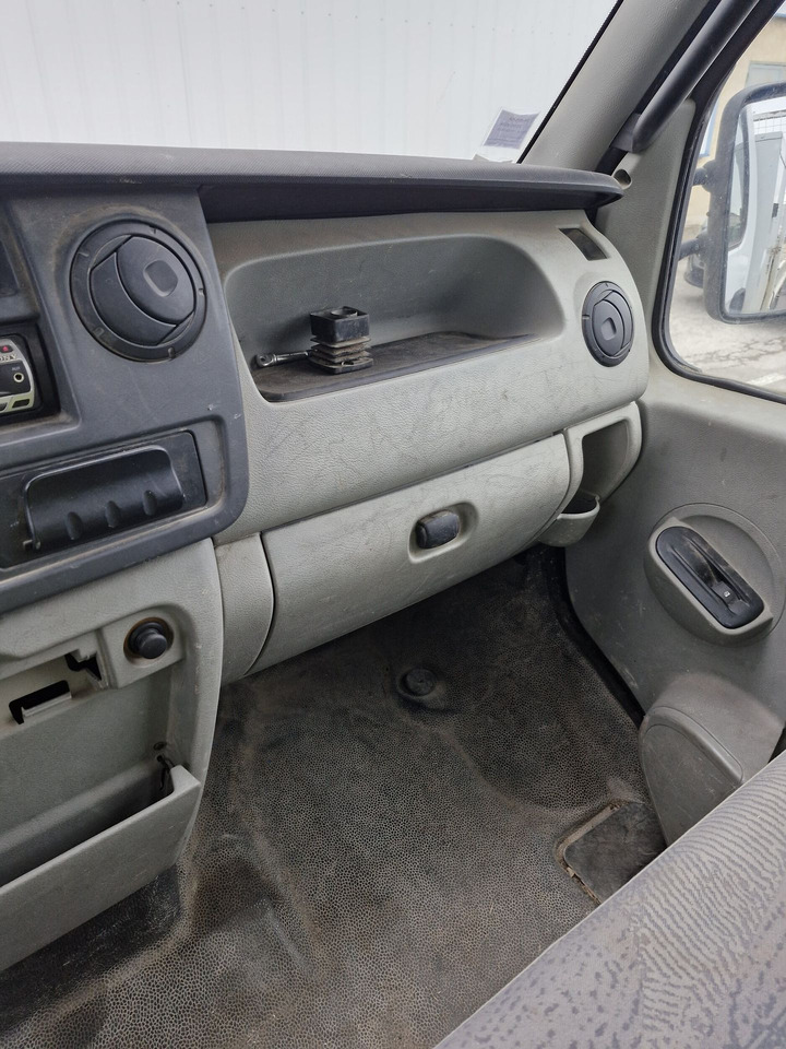 Renault Mascott 3.5T- (Disponible à compter du 24/11/2025) 3 places avec benne basculante hydraulique. BEG. Vendu sans CT. Véhicule roulant. Entretien régulier. Arrêté début 2025 pour souci passage d - Tipper van: picture 4 Renault Mascott 3.5T- (Disponible à compter du 24/11/2025) 3 places avec benne basculante hydraulique. BEG. Vendu sans CT. Véhicule roulant. Entretien régulier. Arrêté début 2025 pour souci passage d - Tipper van: picture 4