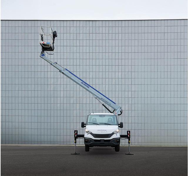 Oil & Steel Scorpion 18 Sobre IVECO DAILY 35S14 entre ejes 3750 mm - Aerial platform: picture 3 Oil & Steel Scorpion 18 Sobre IVECO DAILY 35S14 entre ejes 3750 mm - Aerial platform: picture 3