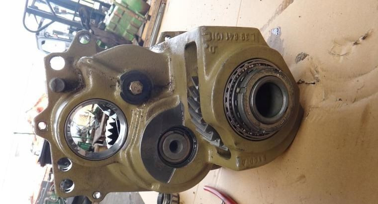 JOHN DEERE OBUDOWA DEKIEL L38841 - Transmission for Agricultural machinery: picture 1 JOHN DEERE OBUDOWA DEKIEL L38841 - Transmission for Agricultural machinery: picture 1
