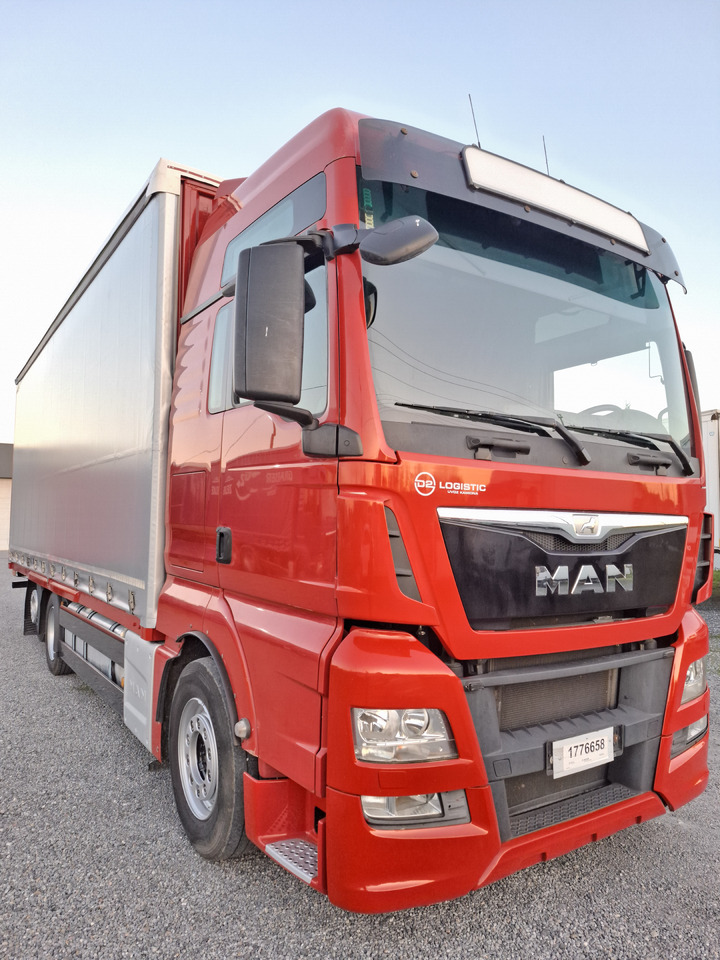 MAN TGX 26.440 E6 - Curtainsider truck: picture 3 MAN TGX 26.440 E6 - Curtainsider truck: picture 3