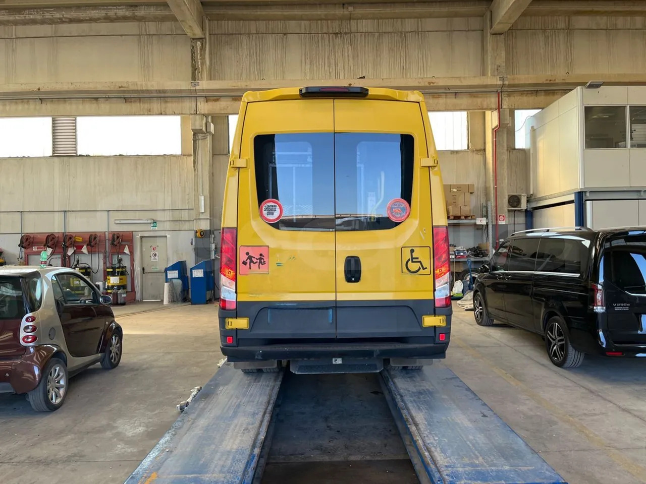 Iveco Daily - School bus: picture 5 Iveco Daily - School bus: picture 5