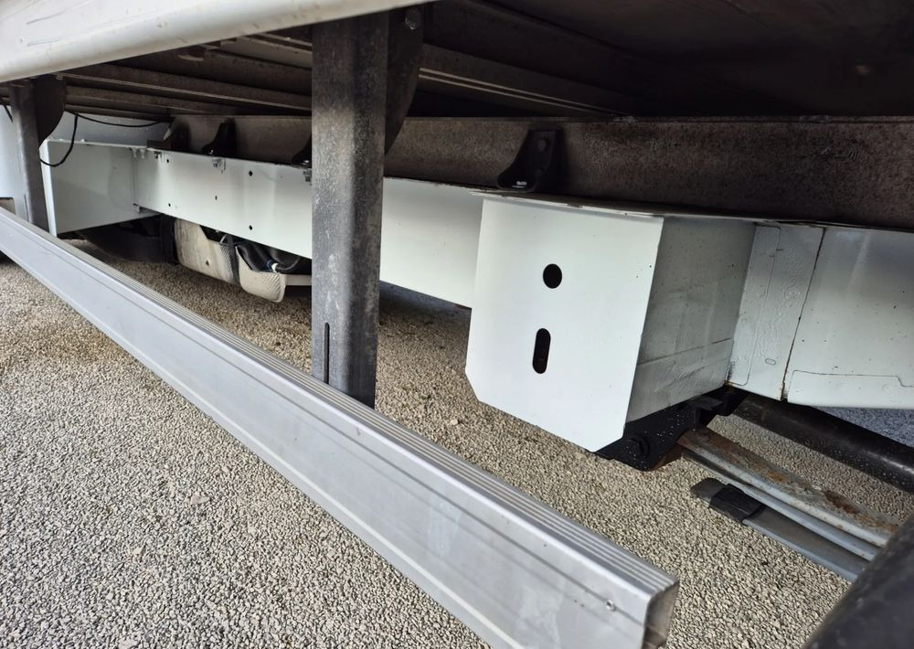 Renault Master 2.3 Plandeka 10 palet Bliźniaki - Flatbed van: picture 4 Renault Master 2.3 Plandeka 10 palet Bliźniaki - Flatbed van: picture 4