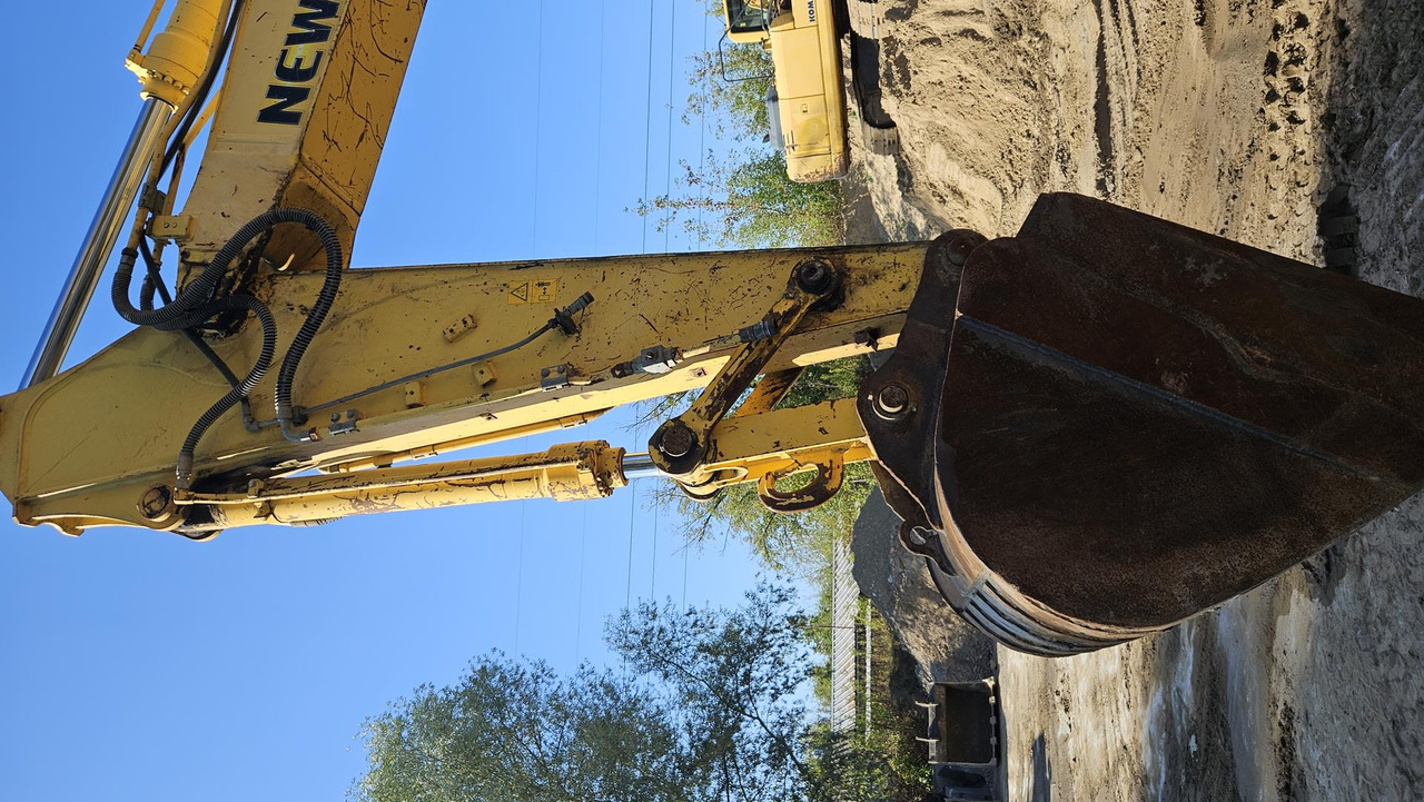 Crawler excavator NEW HOLLAND E 245 B: picture 8 Crawler excavator NEW HOLLAND E 245 B: picture 8