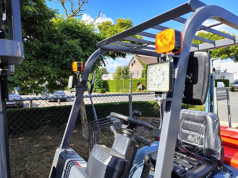 Lease a HCHI 4 ton diesel HCHI 4 ton diesel: picture 13 Lease a HCHI 4 ton diesel HCHI 4 ton diesel: picture 13