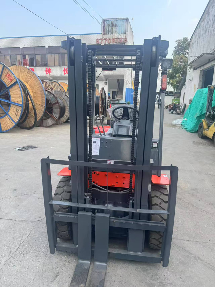 Heli stock new 2024 model 3T diesel forklift Customizable Mast & Clamp - Diesel forklift: picture 5 Heli stock new 2024 model 3T diesel forklift Customizable Mast & Clamp - Diesel forklift: picture 5